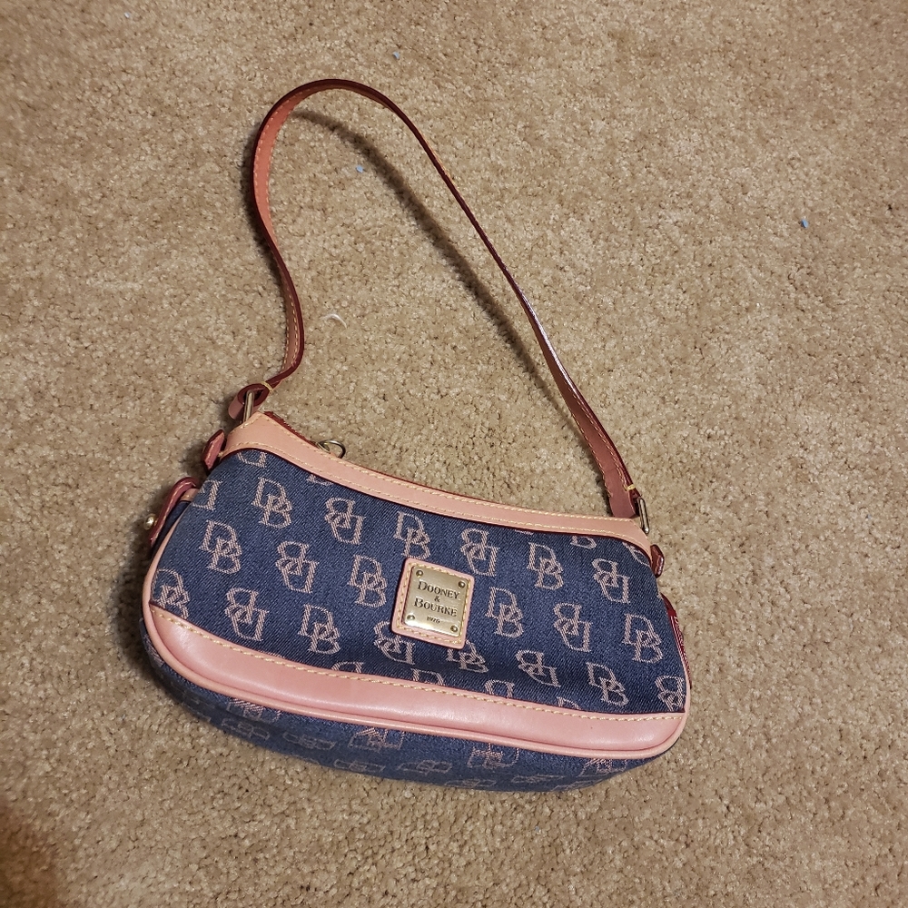 Dooney & Bourke Purse!